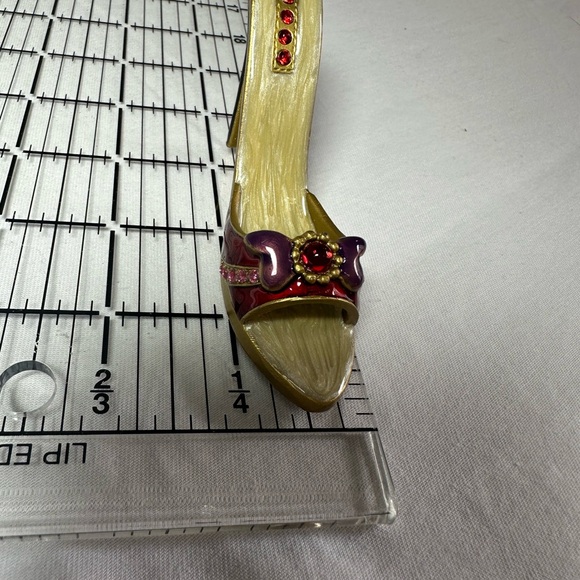 Shoe - Picture 12 of 12